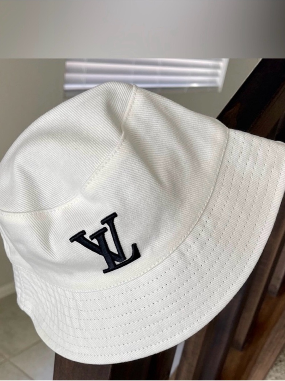 LV white bucket hat - Picture 1 of 4